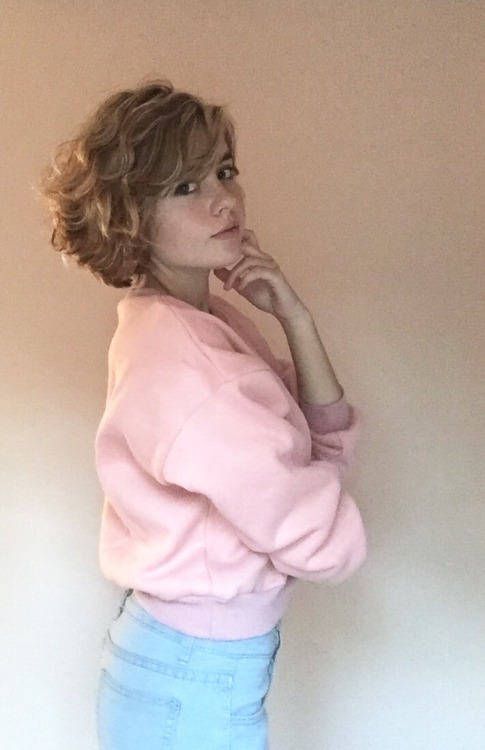 jetliners:  that older sister in a 90s sitcom star u had a crush on (top / jeans) 