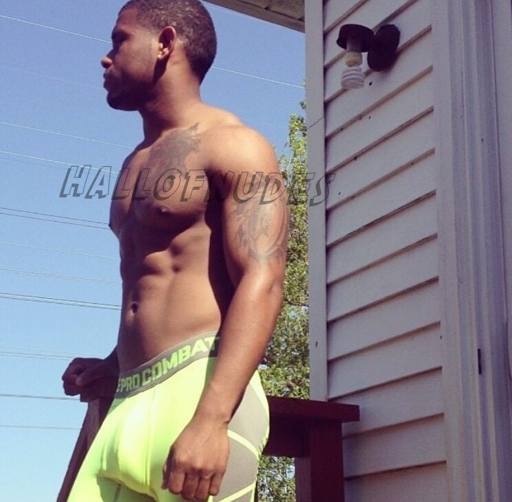 hallofnudes:  Part 2 of Mr all pro. He can eat whatever he wants in my place if he’s