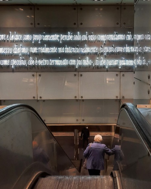 Queste cose visibili #metronapoli #anm #stazionidellarte #kosuth #convivio #dante #arteearchitettura