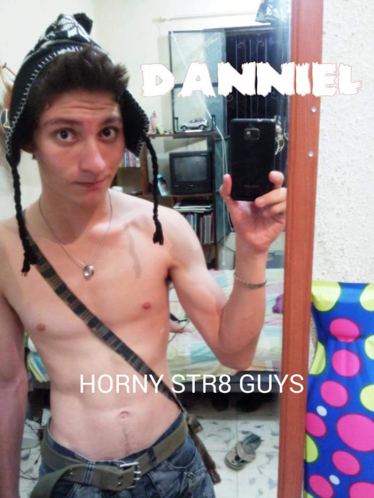 hornystr8guys:  Daniel / 25 años / Campeche  Casi comienza el fin de semana y aquí
