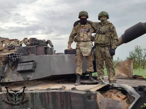 Russian Soldiers Pose With A Destroyed Ukrainian M1A1 Abrams