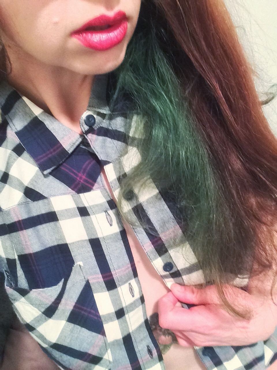 kittens-kloset:I got a new shirt and it’s super soft ☺️