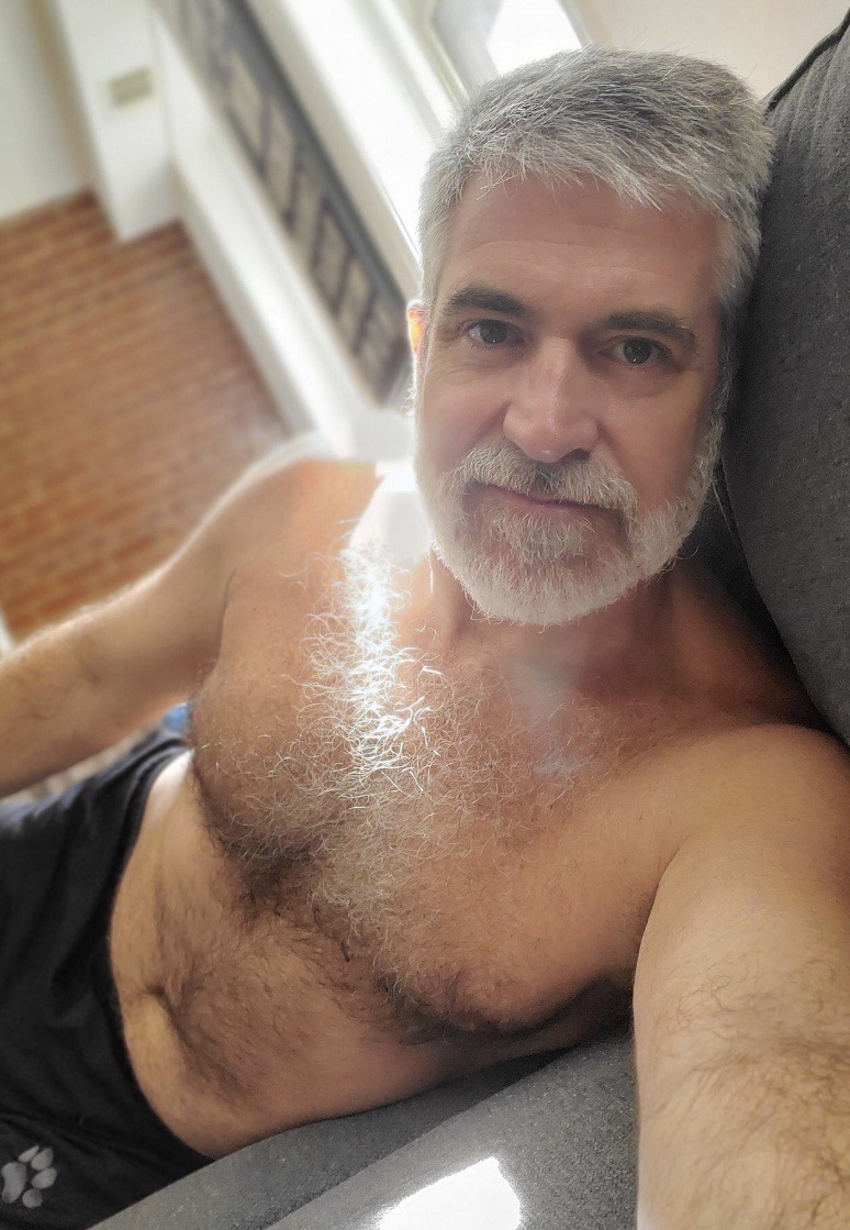 hairymenforu:I love older men!