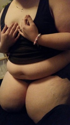 positivelyfat:kustomsgarage:My lovely positivelyfat, looking plush, fat, and sexy as usual!   If you didn’t see his post last night! 