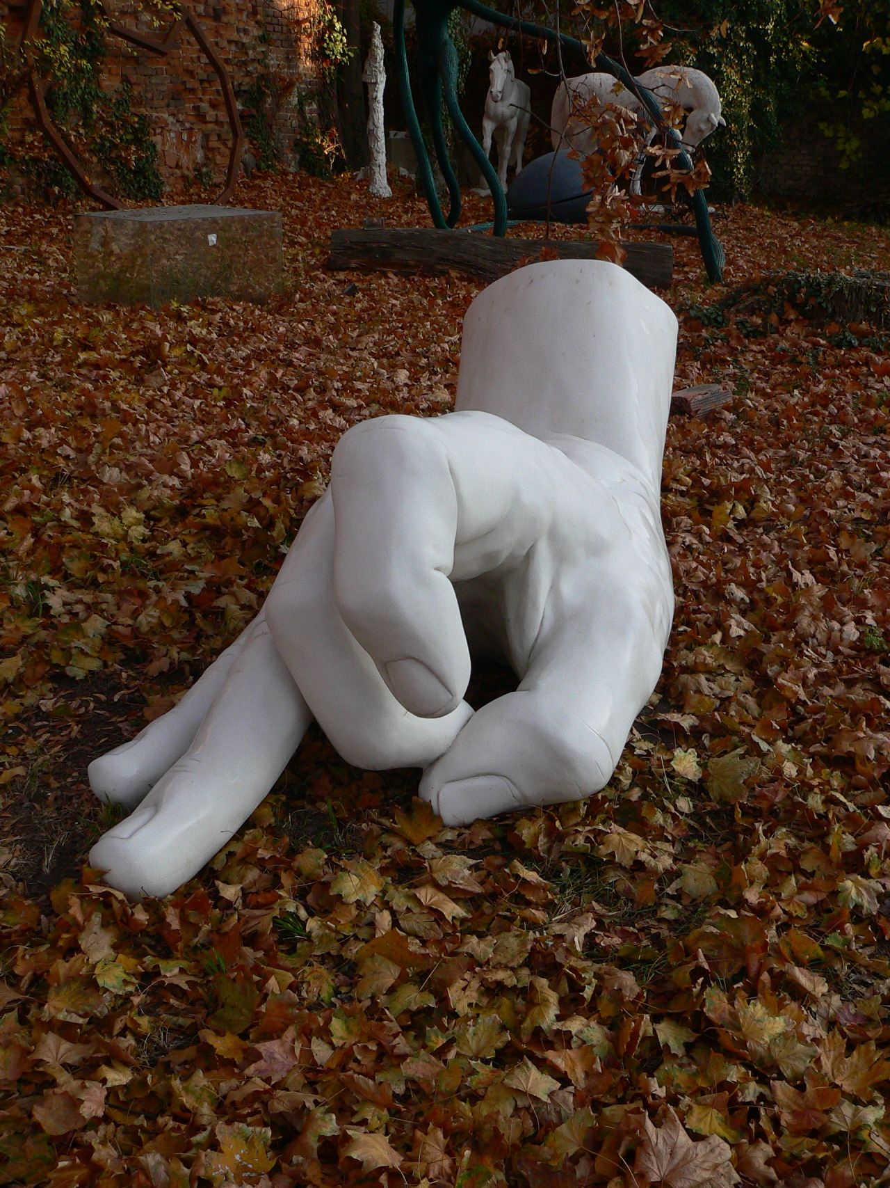 fer1972:  Hand Sculpture by Monika Horcicová 