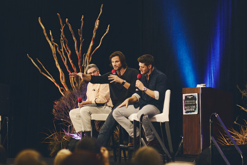 colfer-my-criss: J2 panel, part two. Why so awesome? эти фотки просто цгпрмыларфцаухзупо&hellip; 