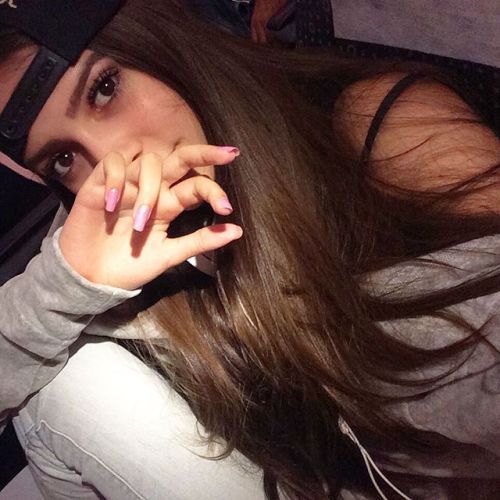 Insta-fuckin’-gram: @Helloimwizkvd