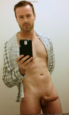 alanh-me:  str8bear:    131k+ follow all things gay, naturist and “eye catching”  