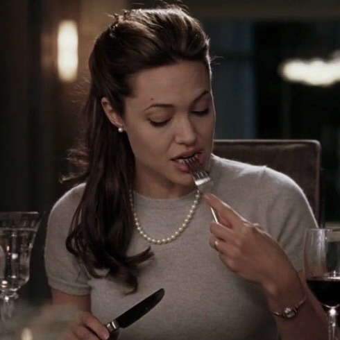 coutureicons:angelina jolie in mr. and mrs. adult photos