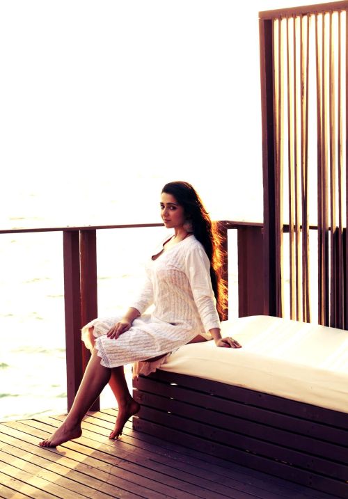 actressheaven: Charmi Sexy Pictures in a White Kurti on the Beach Resort