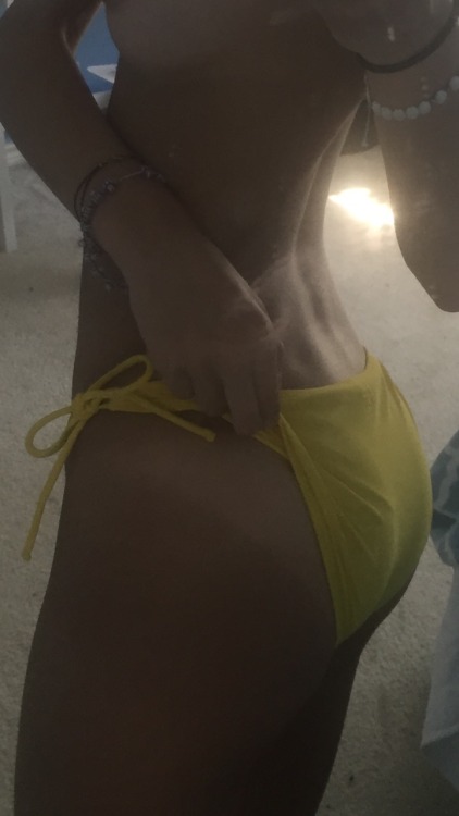 aliah-garcia:tan lines