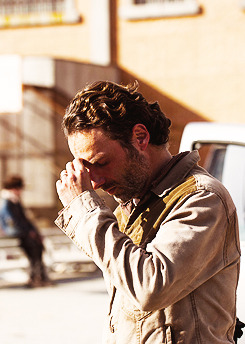 vanessaparadise:  The Walking Dead season finale 3x16 “Welcome to the tombs” 