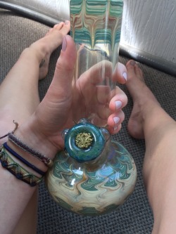 itsdangeroustogoalone-takeme:  Packed a pretty bowl.