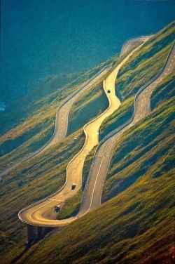 our-amazing-world:  Furka Pass, The Alps