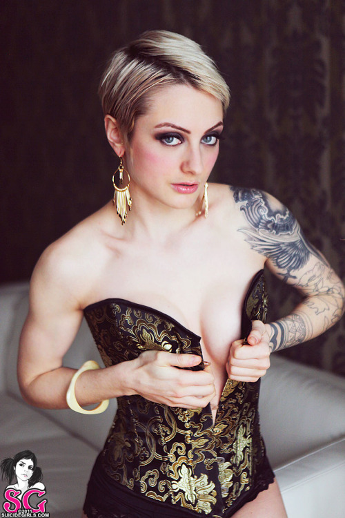 theexcellentgirls:  Oro Suicide