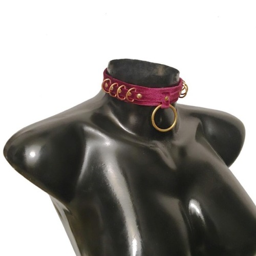 designleather: New trend #velvet #redvelvet #choker #arnes #fetish #gold #necklace #newfetish #dragq