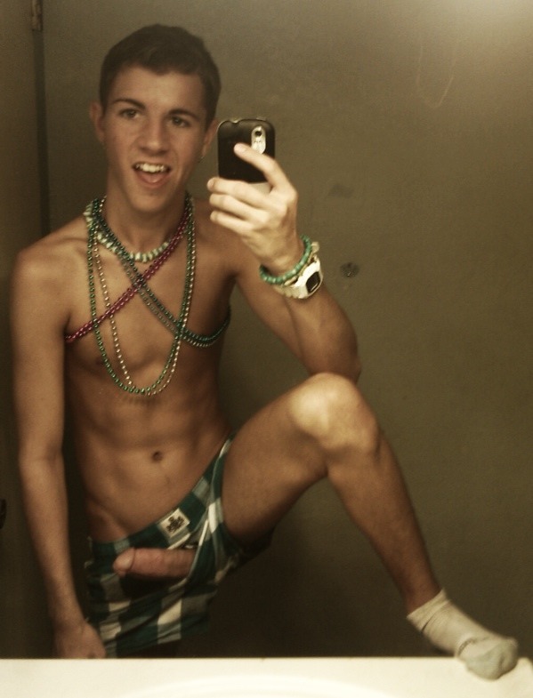 ksufraternitybrother:  Twink with a huge wang!!!  KSU-Frat Guy:  Over 30,000 followers
