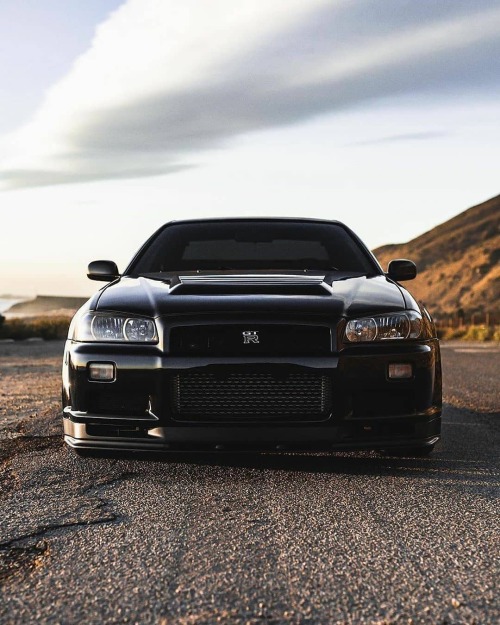 untouchvbles: Nissan Skyline GT-R (R34)