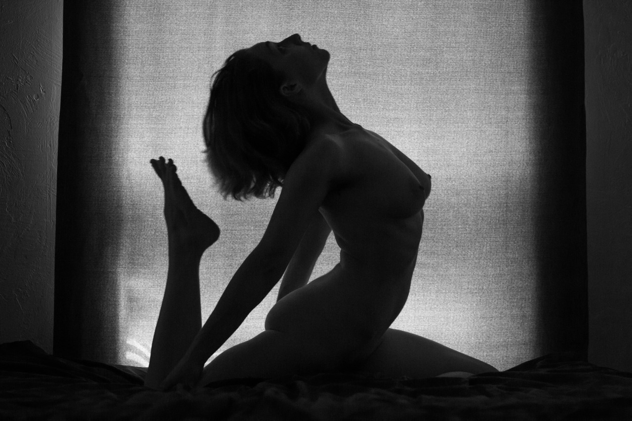 1fireryredhead:  madeoftungsten:  Hip-Opening July 2016   Morning stretch~~~❌❤️