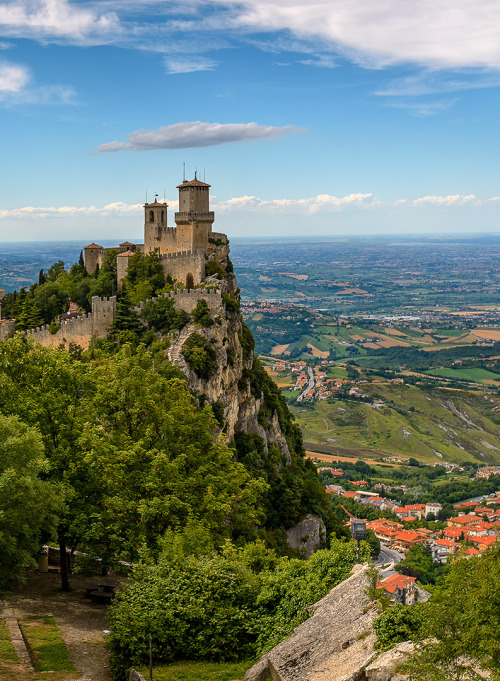 coiour-my-world:The “hat” of the fortress | San Marino. Italia | Dmitrii Efremenkov