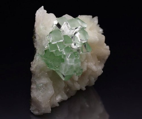 mineralists: Fluorapophyllite-(K) on stilbite - Well No. 3, Mormin Akhada, India