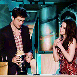 krisbian-with-pride:  Não está em ordem mas ta prft igual….