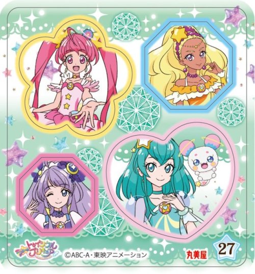 ffprecurespain:[Star ⭐ Twinkle Precure] Nuevas imágenes del merchandising donde podemos ver los traj