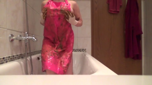 sivarg75: PVC apron, latexgloves and dirty scat – the best and hottest combination!!!