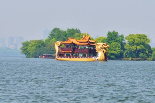 #hangzhou famous for #westlake also had some ancient carvings at a place called #feilaipeak where yo