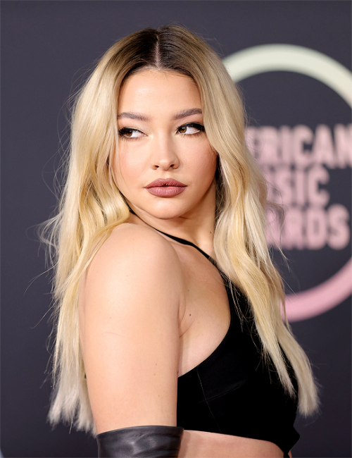 Madelyn Cline attending the American Music Awards in Los Angeles, California