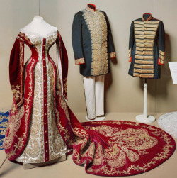 royaland:  imperial-russia:  A magnificent court dress of Empress Maria Fyodorovna   