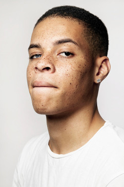 coconutoil97:  wowthing:  black-boys:  Kaine by Stephanie Yt  ????????????????????????  ¿¿¿¿¿¿¿¿¿  freckles &lt;3