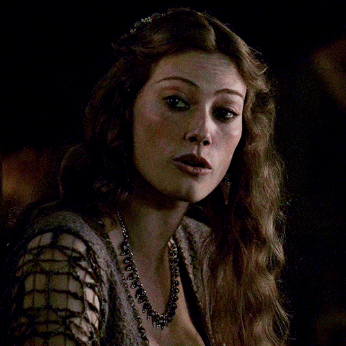 gifshistorical: Alyssa Sutherland as Queen Aslaug · Vikings 2.01