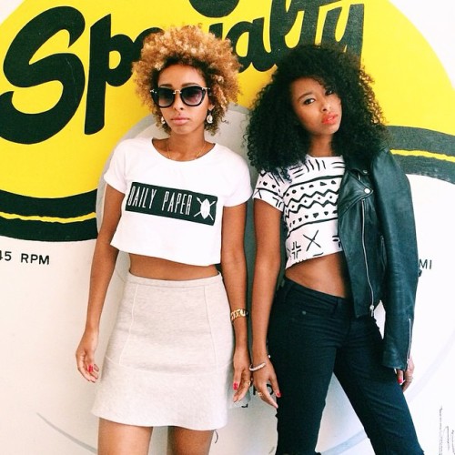 Fashionable sisters. @faarrow