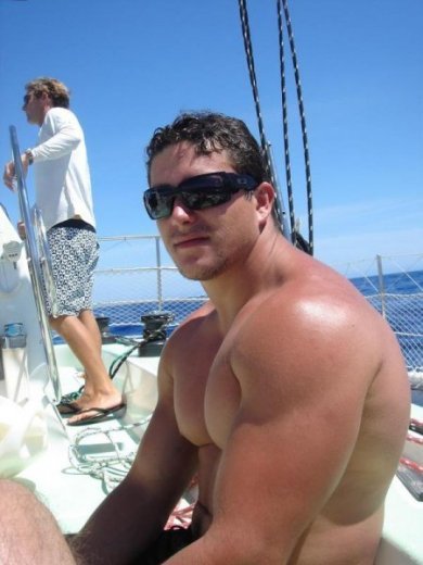 hugesexyooweegooweemen:  muscletits:  That’s a lot of beef there, kid.  Let’s rope ‘im up!   Suck’m bro. It tickles