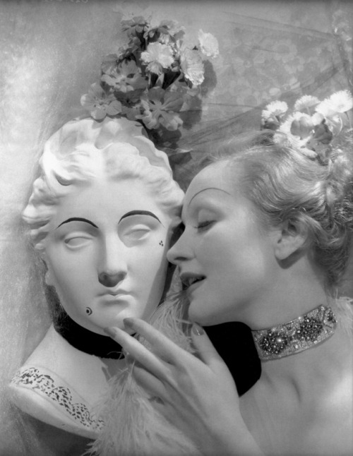 ladybegood:Marlene Dietrich photographed by Cecil Beaton, 1935