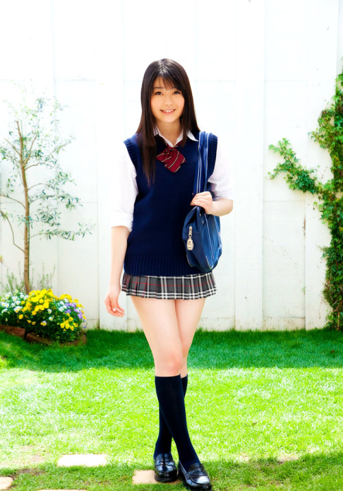 Hard-Working Schoolgirl - Ami Tomite (佐野友里子) 