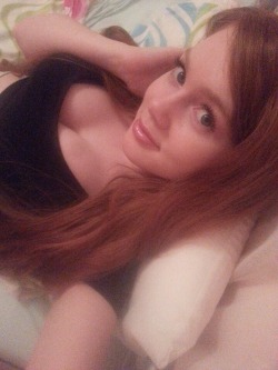 hotteenagechick:  Angelic redhead.