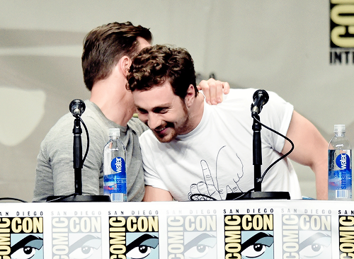 Sex p-pikachu:  Chris Evans and Aaron Taylor-Johnson pictures