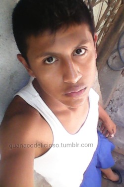 guanacodelicioso:  Alberto bicho curioso de Coatepeque departamento de Santa Ana 👅😻👅➲REBLOGUEA 👈