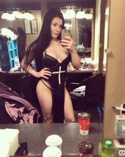 stripper-locker-room:  https://www.instagram.com/mmmklina/