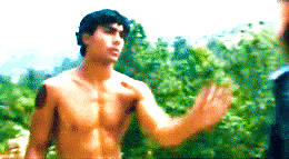 baby-velociraptor:  “If you’ve got it, flaunt it!” 