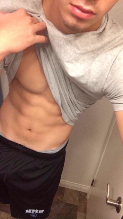 awesomesuchinsuch:  exclusivekiks:  Hot white boy 