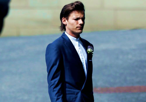 slutzouis:  July 20th: Louis’ mum wedding. 