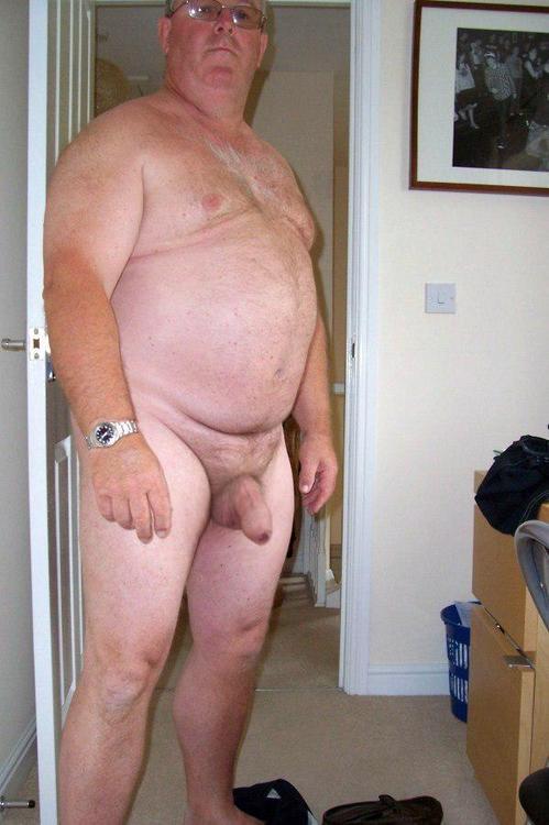 worshipfatdaddies:  nudedadsandjewelry: the guy with the sunglasses…. a long time