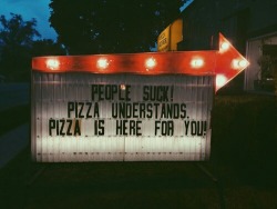 frankensteins-other-bride:  Pizza!!!! 