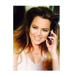 kimkanyekimye:  Khloé’s new necklace says