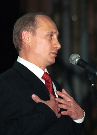 putinslittledoll:argyledollhaus:volodya-vova:early 2000s Putin got a bitch fucked upСенпай