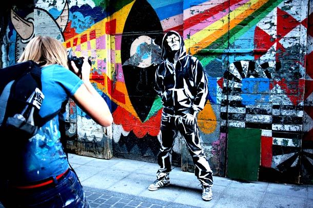 artmonia:  Living Street Art by  Alexa Meade Alexa Meade paints on the surfaces