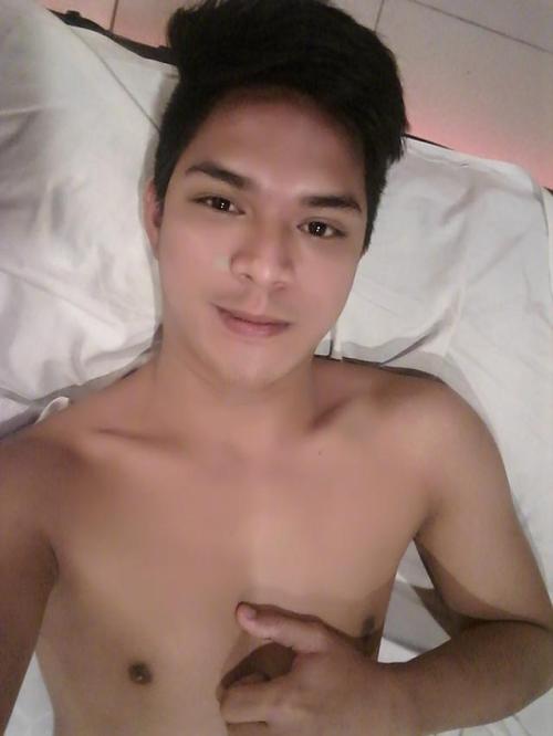 mashitayeah:  I’m Lucas 21 5'10 From Caloocan  willing to give you the most pLeasurable experience  Fucboi at your Serbis Looking for a Serious Client Only !   +639052663358